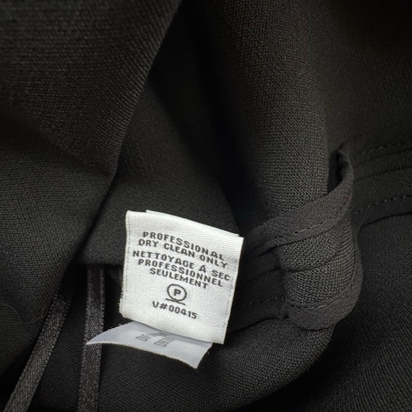 Diane Von Furstenberg Maureen Dress‎ LBD Laser Cut
Flounce Dress Size 2 - Picture 13 of 14